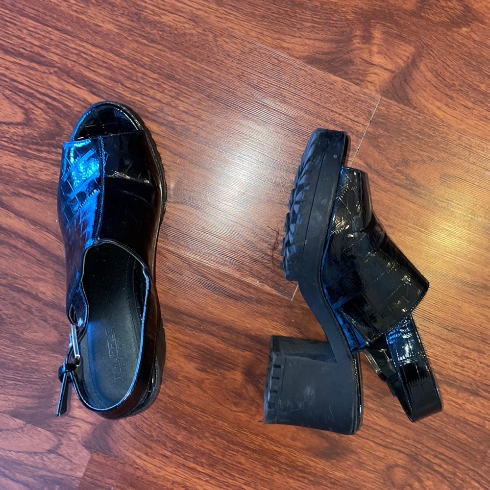 Platform sandals